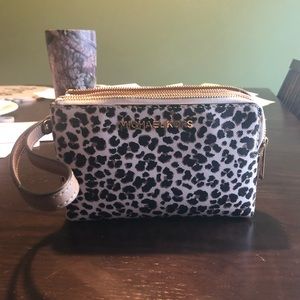 Michael kors wristlet